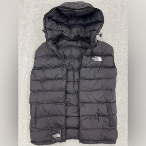The North Face Women Puffer Vest Full Zip Hooded.  Size Large PTP 22”